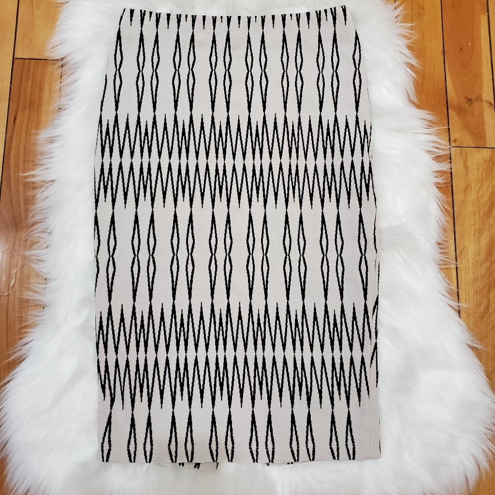 🌺 Zara Geometric print pencil skirt sz s